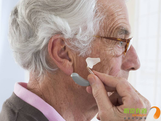 老年人用什么助听器好-老人用哪款助听器