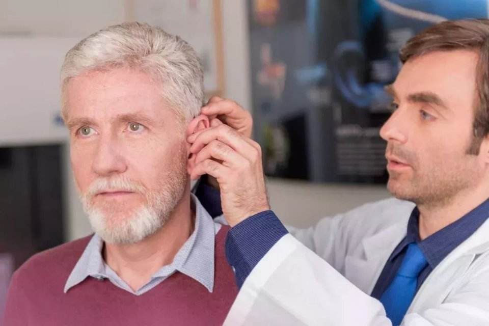 听力不好已经10年左右了，可以戴助听器吗