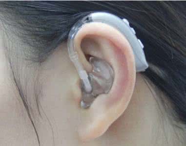 单耳佩戴助听器有效吗？